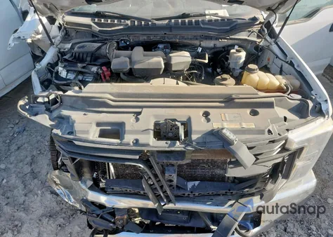 2018 Ford F350 Super Duty z USA, uszkodzony, nr VIN 1FD8X3A64JEC67600